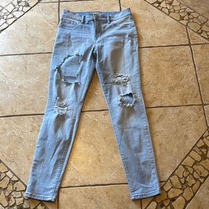 5 for$20🛍️ Ripped jeans by refuge, size 6